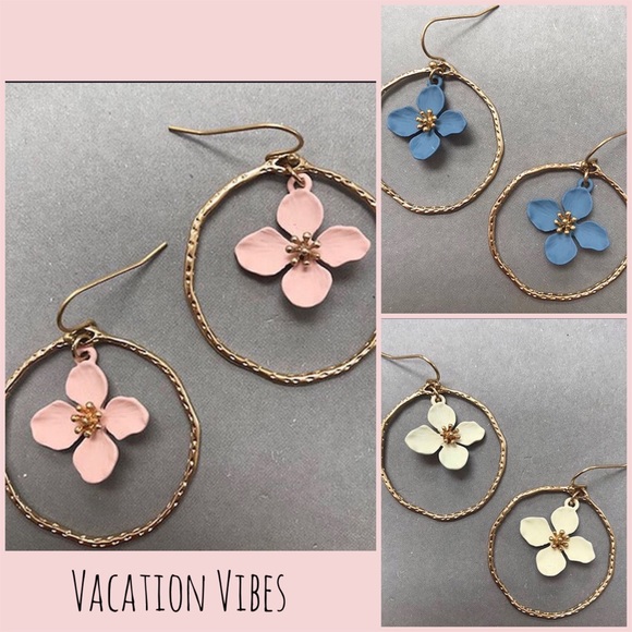 Pretty Flower In Hoop Earrings,Boutique-NWT - Picture 1 of 5